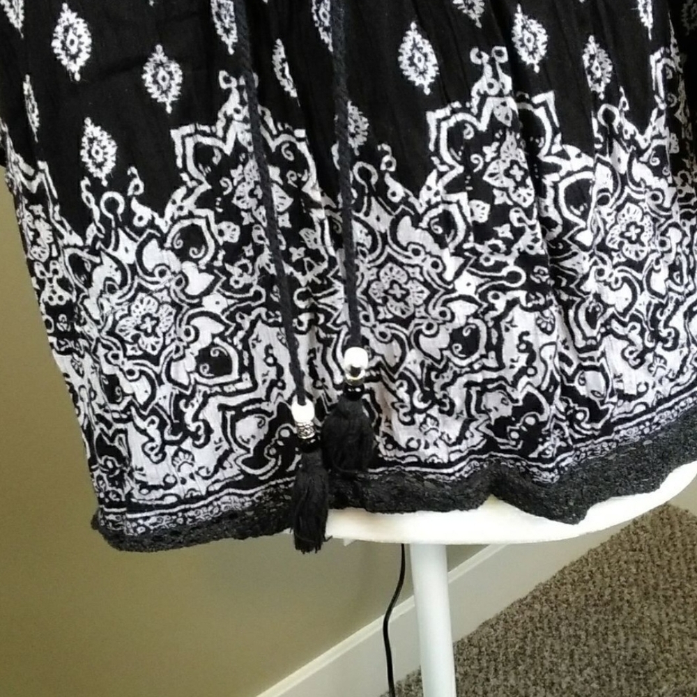 Angie Black and White Patterned Blouse - Picture 4 of 6